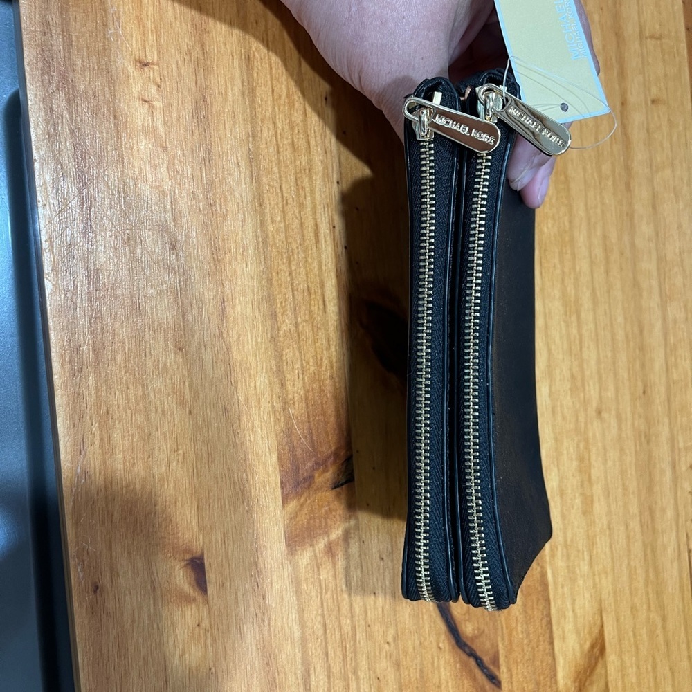 Michael Kors Black Leather Jet Set Wristlet NWT - Picture 5 of 6